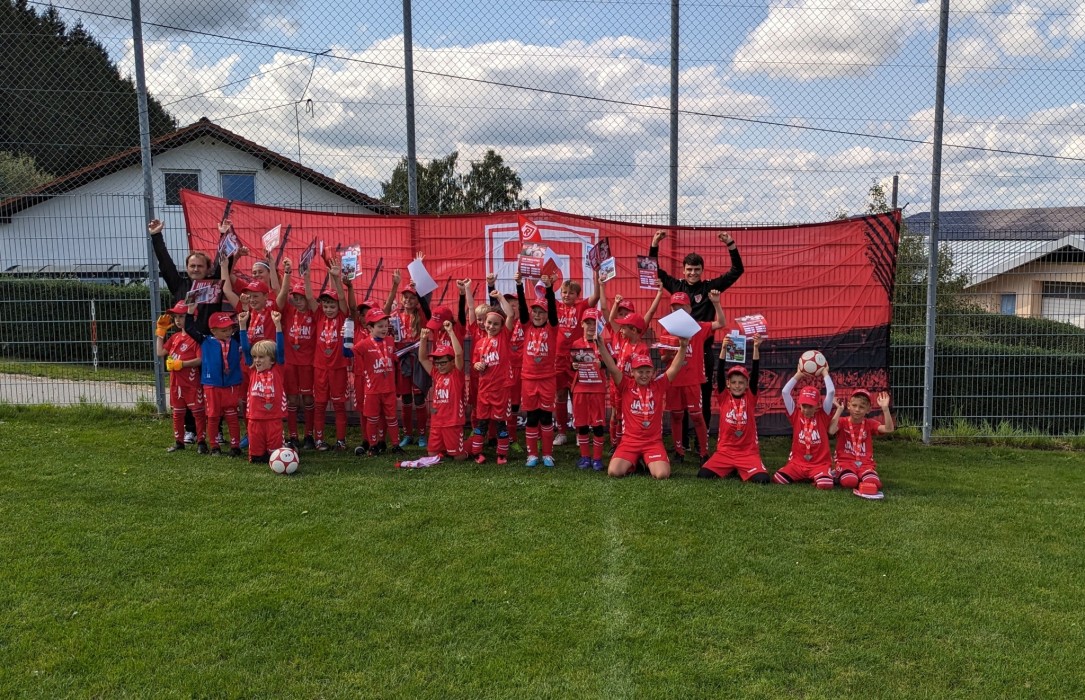 Teamfoto Siegerehrung Fußballcamp SSV Jahn Regensburg