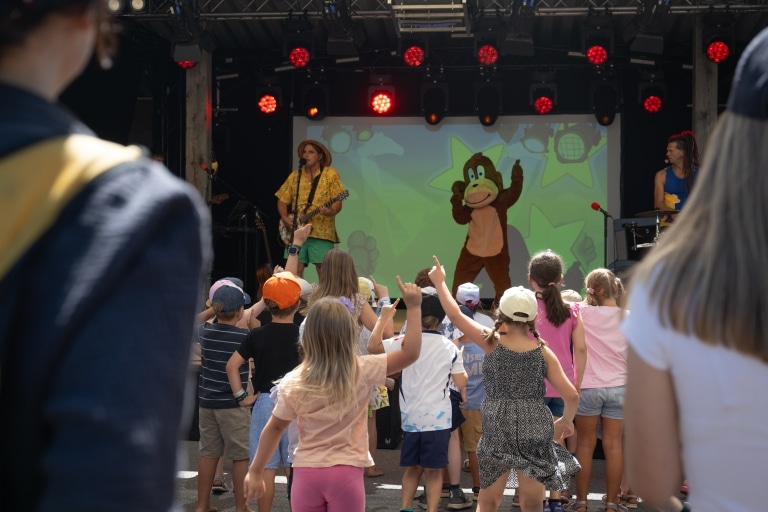 ULRICHSHOF Familienfestival 2026 - Bühne mit Rodscha und Tom